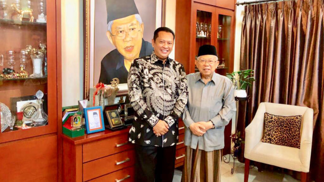 Ketua DPR, Bambang Soesatyo (kiri) bersama bakal calon wakil presiden Ma'ruf Amin. (Foto: Dok. Bamsoet)
