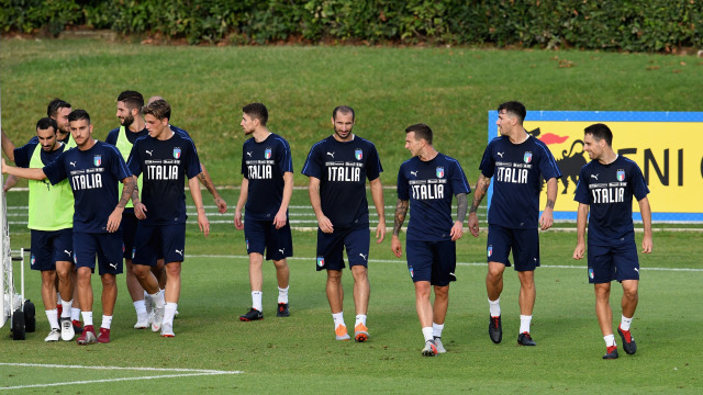 Para pemain Timnas Italia tengah berlatih. (Foto: Claudio Villa/Getty Images)