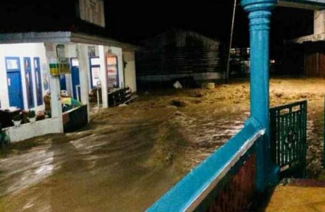 Tiga Sekolah di Solok Diliburkan Akibat Banjir Bandang