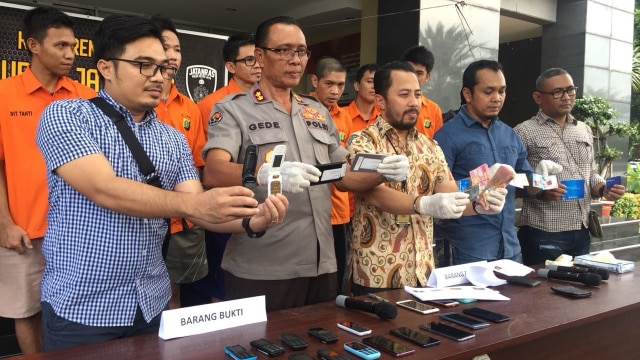 Komferensi pers pengungkapan tindak pidana penipuan kartu kredit di Polda Metro Jaya. (Foto: Dofa Muhammad Aliza/kumparan)