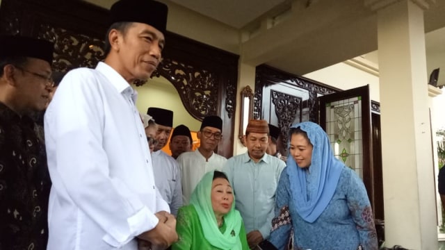 Presiden Jokowi silaturahmi dengan Sinta Nuriyah istri dari Abdurrahman Wahid (Gus Dur). (Foto: Jihad Akbar/kumparan)