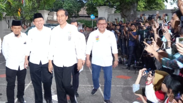 Jokowi tiba di Posko Cemara, Jumat (7/9/18). (Foto: Kevin/kumparan)