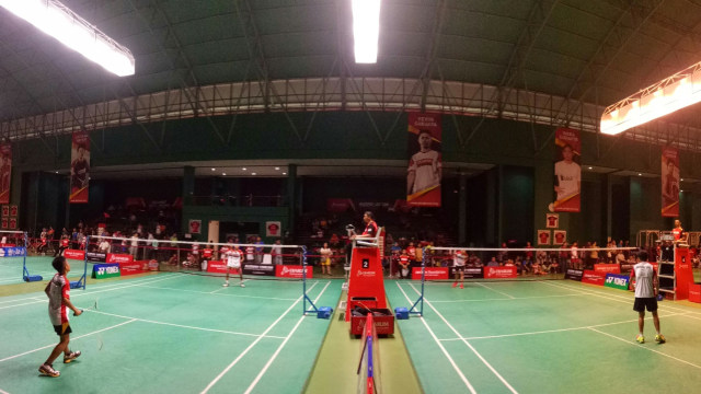 Pertandingan antarpeserta audisi beasiswa bulu tangkis PB Djarum 2018 di GOR Jati, Kudus, Jawa Tengah. (Foto: Aditia Rizki Nugraha/kumparan)