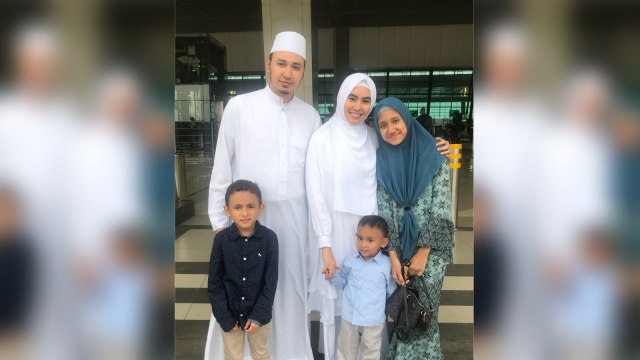 Kartika Putri dan ketiga anak Habib Usman. (Foto: Instagram @syarifahsyahratusalwa)