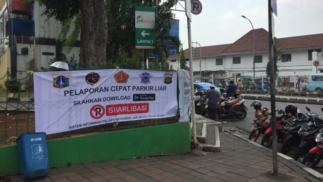 Siparlibasi, Aplikasi Pengaduan Parkir Liar di Jaktim. (Foto: Fachrul Irwinsyah/kumparan)