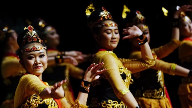 Menikmati Paduan Gerak Tari Jaipong Dan Pencak Silat Bentang Kalang Kumparan Com