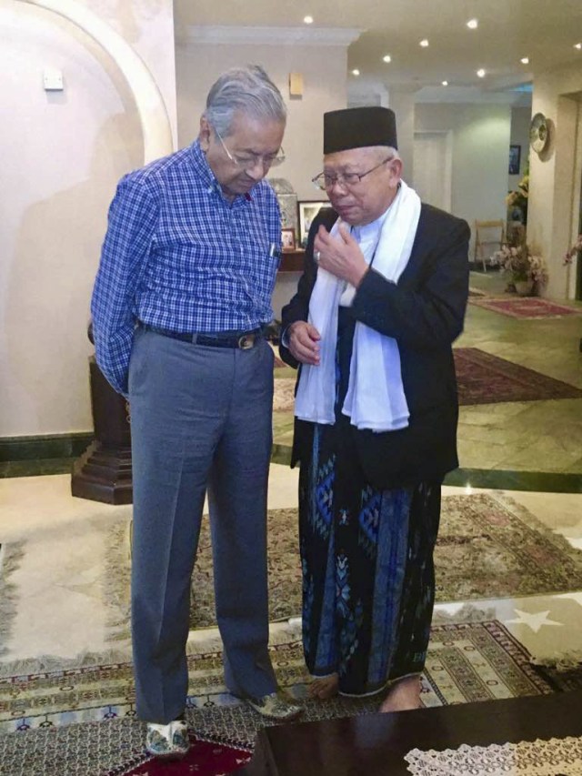 Ma'ruf Amin silaturahmi dengan Mahathir Muhammad di Malaysia, Jumat (8/9). (Foto: Dok. Tim Ma'ruf Amin)