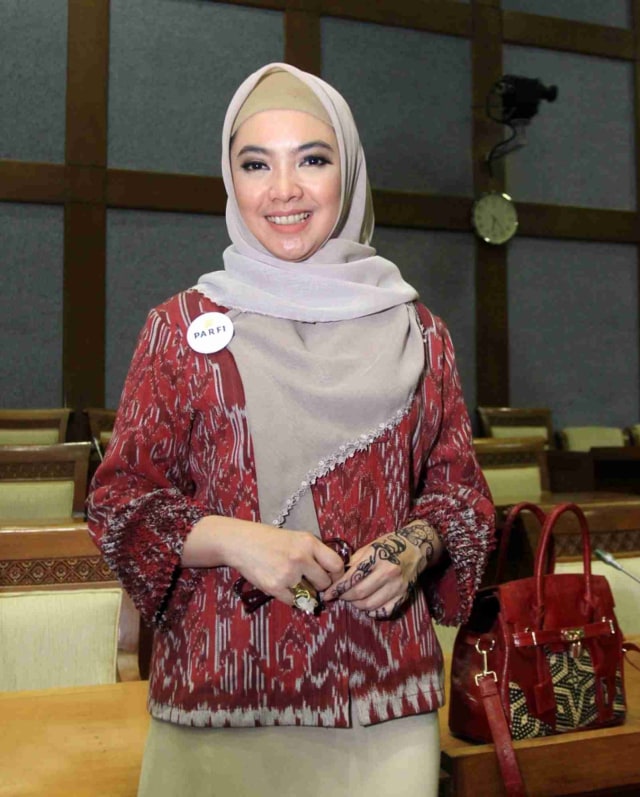 7 Istri Pejabat yang Tidak Hanya Cantik Tetapi juga Pintar (6)