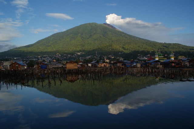 Panorama Gunung Gamalama (Foto: Flickr / Antasari Putra)