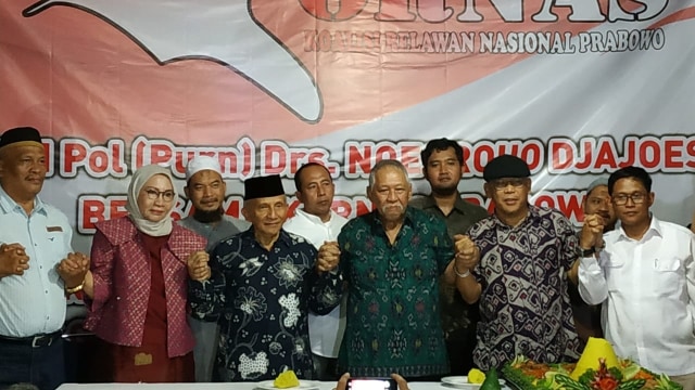 (ki-ka) Ratna Sarumpaet, Amien Rais, Noegroho Djajusman, Eggy Sudjana di Deklarasi dukung Prabowo-Sandi (Foto: Maulana Ramadhan/kumparan)