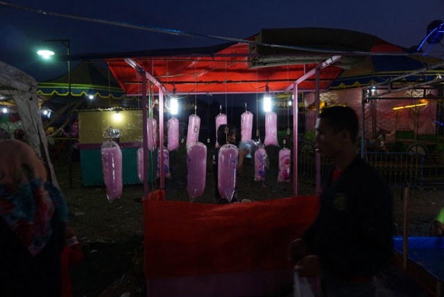 Hiburan Rakyat Pasar Malam di Bandung Diserbu Pengunjung  (1)