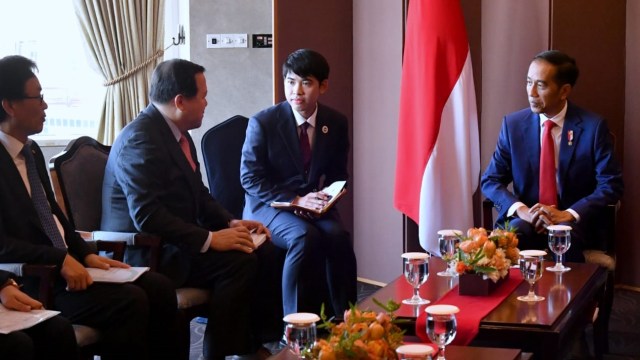 Presiden Joko Widodo saat bertemu Pimpinan Perusahaan Korea Selatan. (Foto: Dok. Biro Pers Setpres)