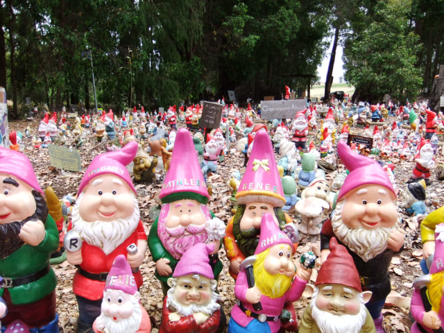 Boneka Gnome di Gnomesville, Australia (Foto: Flickr/oatsy40)