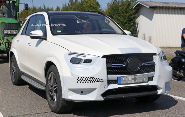 Bocoran tampak depan Mercedes Benz GLE terbaru (Foto: dok. Carscoops)