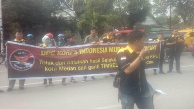 Gelar Unjuk Rasa,  Massa Desak Pembatalan Hasil Seleksi KPU Medan 