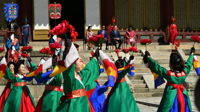 Presiden Jokowi disambut upacara kenegaraan di Istana Changdeok. (Foto: Biro Pers Setpres/Laily Rachev)