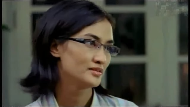 Atiqah Hasiholan di Film 'Berbagi Suami' (Foto: YouTube Ludwig)