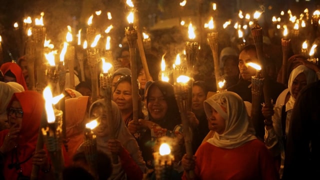Foto: Parade Ribuan Obor di Bandung Sambut Tahun Baru Islam (4)