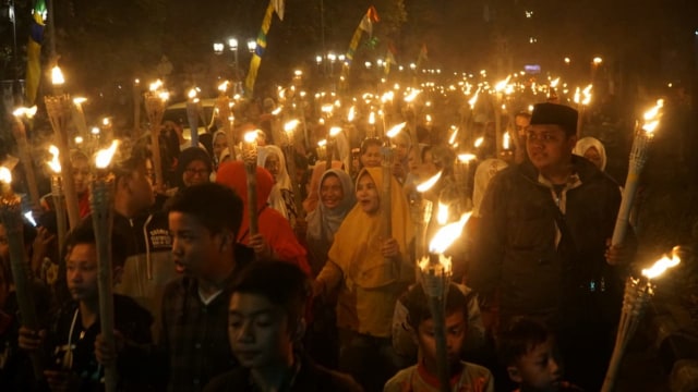 Foto: Parade Ribuan Obor di Bandung Sambut Tahun Baru Islam (6)