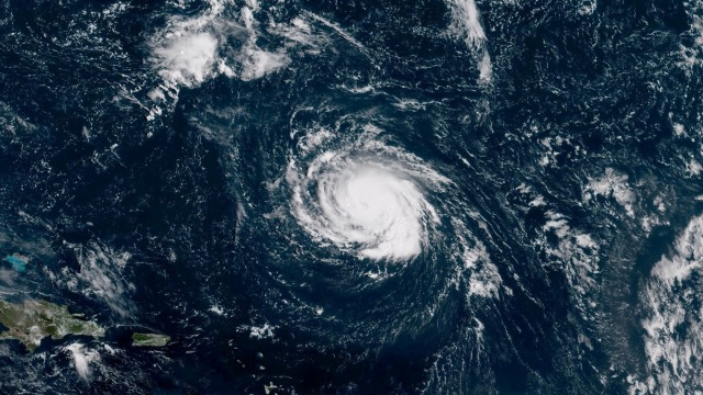 Badai Florence terlihat di atas Samudera Atlantik