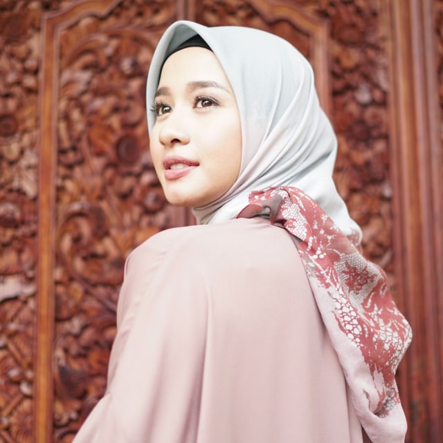 Gaya Hijab Laudya Cynthia Bella Foto: Instagram @laudyacynthiabella