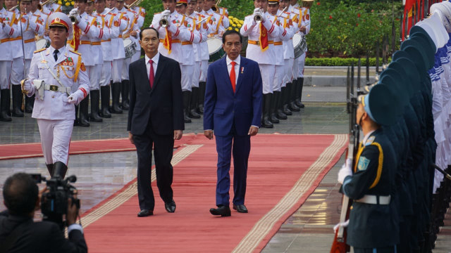 Penyambutan Presiden Joko Widodo dan Iriana di Istana Kepresidenan Vietnam. (Foto: Yudhistira Amran Saleh/kumparan)