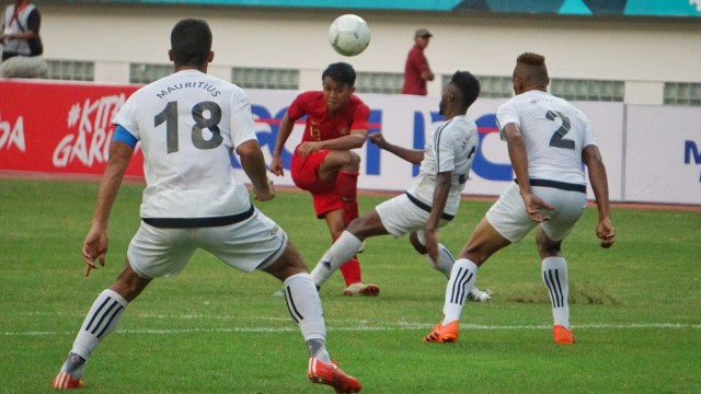 Pertandingan Timnas Indonesia VS Timnas Mauritius di Stadion Wibawa Mukti. (Foto: Irfan Adi Saputra/kumparan)