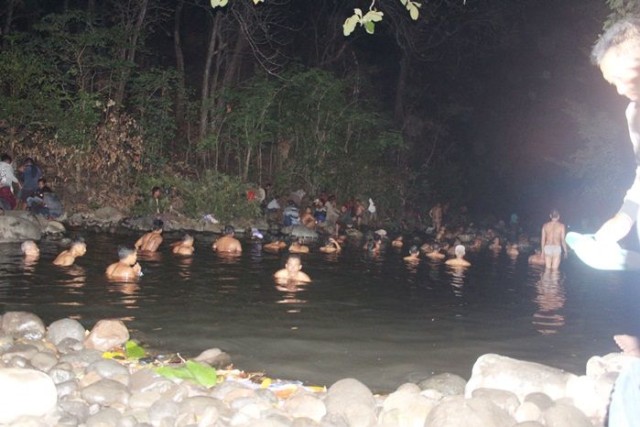 Malam 1 Suro Ribuan Pengunjung Kungkum Di Alas Srigati Malam 1 Suro Ribuan Pengunjung Kungkum Di Alas Srigati