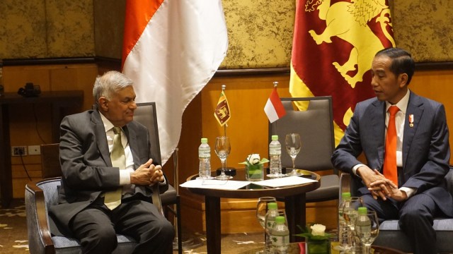 Presiden RI, Joko Widodo (kanan) melakukan pertemuan dengan Perdana Menteri Sri Lanka (kiri), Rabu (12/09/2018). (Foto: Yudhistira Amran Saleh/kumparan)