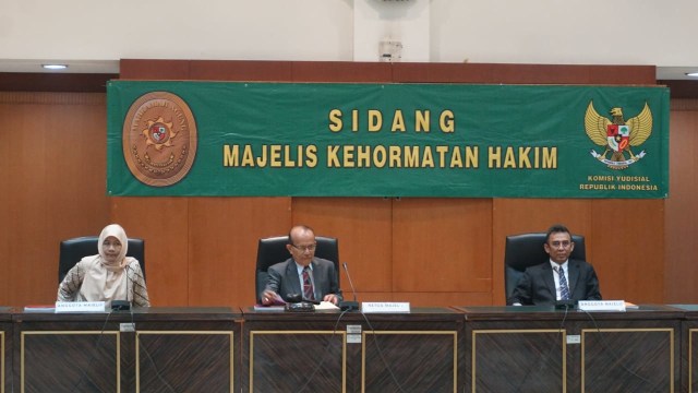 Suasana sidang Majelis Kehormatan Hakim di Gedung Mahkahmah Agung RI, Jakarta Pusat (12/9). Sidang MKH yang digelar hari ini dibatalkan dan diundur sampai hari yang ditentukan. (Foto: Iqbal Firdaus/kumparan)