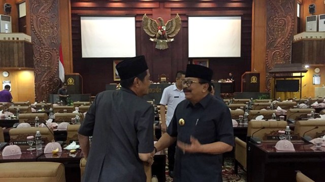Soekarwo, Ketua DPD Partai Demokrat Jawa Timur. (Foto: Phaksy Sukowati/kumparan)