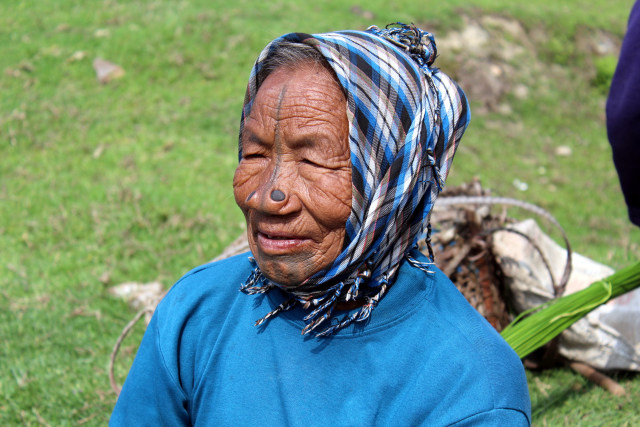 Wanita Suku Antapani (Foto: Flickr / Priya Srivastava)