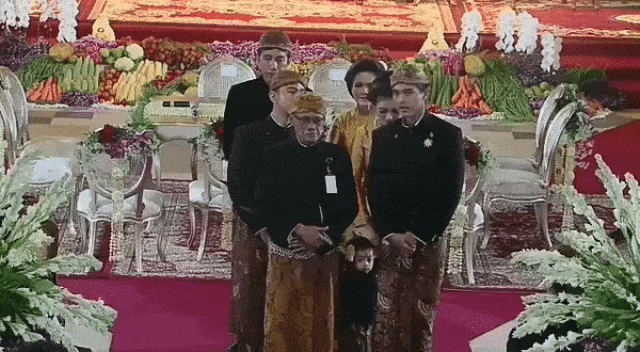 Saat hadir di pernikahan Kahiyang Ayu dan Bobby Nasution. (Foto: Instagram @luthfebry17)