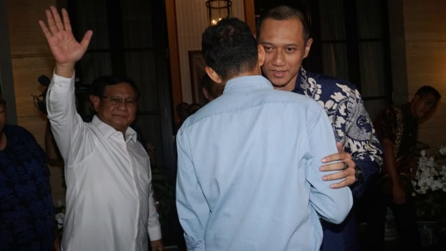 Prabowo dan Sandiaga Uno menyambangi kediaman SBY di Mega Kuningan, Jakarta, Rabu (12/9). (Foto: Fanny Kusumawardhani/kumparan)