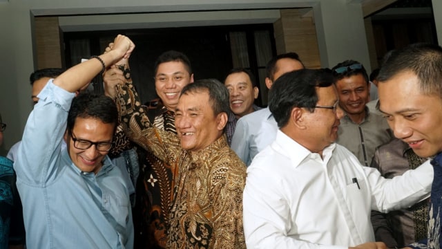 Sandiaga Uno dan Andi Arif  saat jumpa pers di kediaman SBY,  Jakarta,  Rabu (12/9). (Foto: Fanny Kusumawardhani/kumparan)
