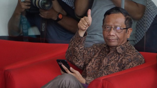 Mantan Ketua Mahkamah Konstitusi, Mahfud MD, sambangi KPK, Kamis (13/9/2018). (Foto: Fanny Kusumawardhani/kumparan)