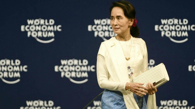 Penasihat Negara Myanmar Aung San Suu Kyi di Hanoi. (Foto: AFP/YE AUNG THU)