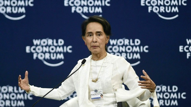 Penasihat Negara Myanmar Aung San Suu Kyi di Hanoi. (Foto: AFP/YE AUNG THU)
