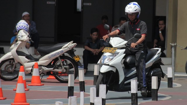 Apakah Ujian Praktik SIM untuk Kendaraan Manual dan Matik Dibedakan? (561982)