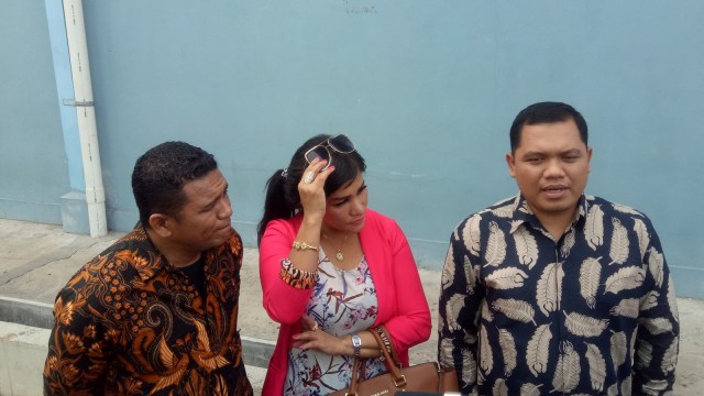 Mega Makcik (tengah), saat ditemui awak media di Kapten Tendean, Jakarta Selatan, Kamis (13/9/2018). (Foto: Aria Pradana/kumparan)