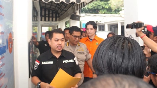 Ozzy Albar dalam rilis terkait kasus narkoba di Polda Metro Jaya. (Foto: Munady)
