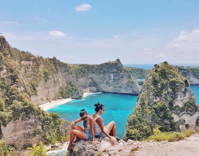 Kadek Arini Saat di Pantai Atuh, Bali (Foto: Instagram (@kadekarini))