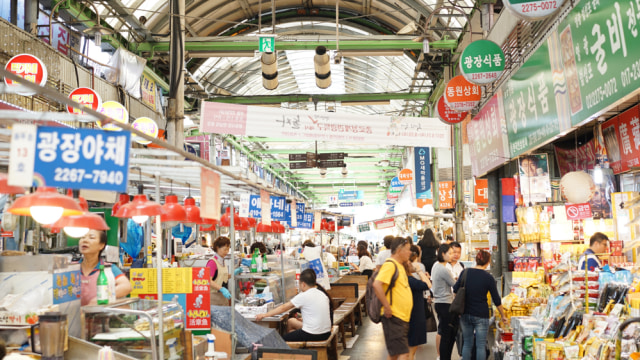 Pasar Gwangjang, salah satu pasar tradisional tertua di Korsel (Foto: Shutter Stock)