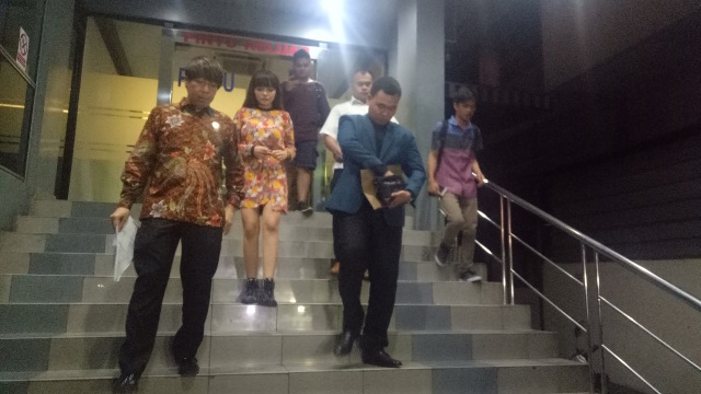 Dinar Candy laporkan akun prostitusi online di Polda Metro Jaya, Kamis (13/9). (Foto: Ainul Qalbi/kumparan)