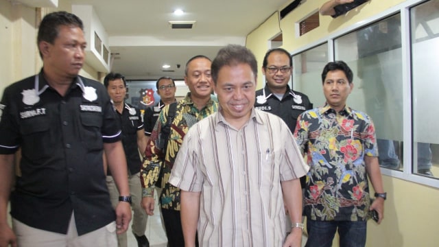 Mantan Walikota Depok, Nur Mahmudi usai menjalani pemeriksaan di Polresta Depok, Kamis (13/9). (Foto: Jamal Ramadhan/kumparan)