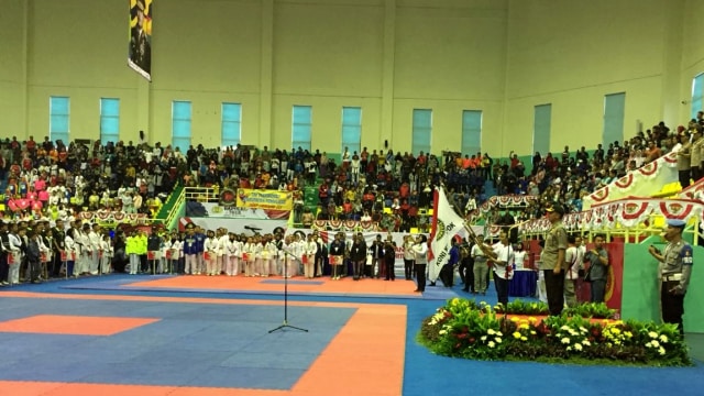 Suasana pembukaan kejuaraan taekwondo Piala Kapolri di Gor Popki, Cibubur, Jakarta Timur. (Foto: Mirsan/kumparan)