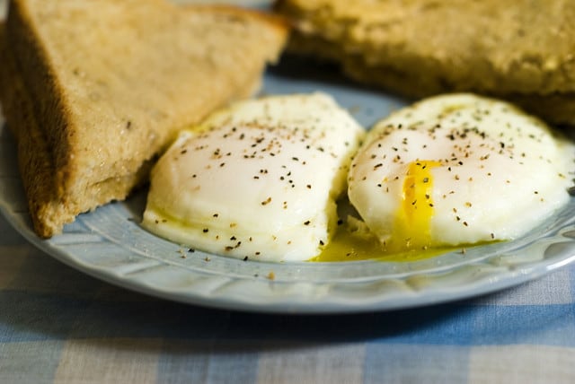 Telur setengah matang (Foto: flickr/ Ashley Kolodziej)