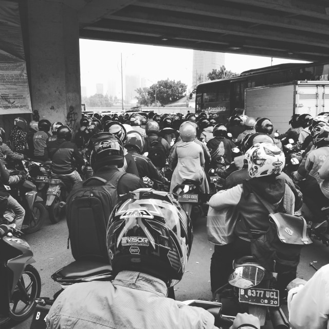 Voorijder, Sirene, dan Kekuasaan di Jalan Raya