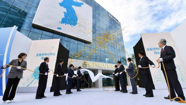 Peresmian kantor bersama Korut dan Korsel di Kaesong. (Foto: AFP/KOREA POOL)