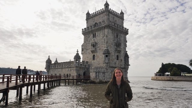 Taylor Demonbreun di Torre de Bellem di Lisboa, Portugal (Foto: Instagram/trekwithtaylor)